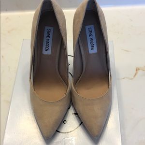 Steve Madden Wileen Blush Suede Pumps